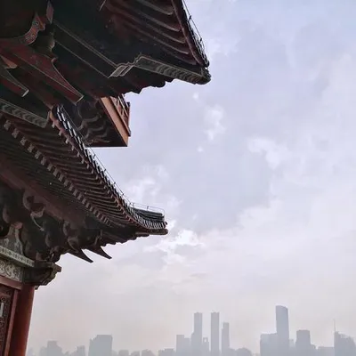 亭邊
